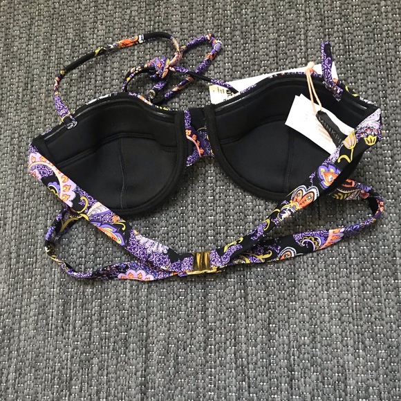 MINKPINK Midnight Bloom Cupped Bikini Top Medium - Picture 3 of 4